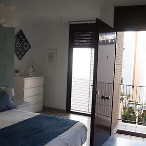 luminoso-y-coqueto-apartamento-en-malaga.hotelsinnerja.org/